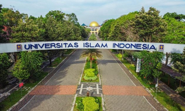1. Universitas Gadjah Mada, 2. Universitas Negeri Yogyakarta, 3. Universitas Sarjanawiyata Tamansiswa, 4. Universitas Islam Negeri Sunan Kalijaga, 5. Universitas Ahmad Dahlan, 6. Universitas Janabadra, 7. Universitas Kristen Duta Wacana, 8. Universitas Islam Indonesia, 9. Universitas Atma Jaya Yogyakarta, 10. Universitas Sanata Dharma, 11. Universitas Alma Ata, 12. Universitas AMIKOM, 13. Universitas Cokroaminoto Yogyakarta, 14. UPN Veteran Yogyakarta, 15. Universitas Proklamasi 45 Yogyakarta
