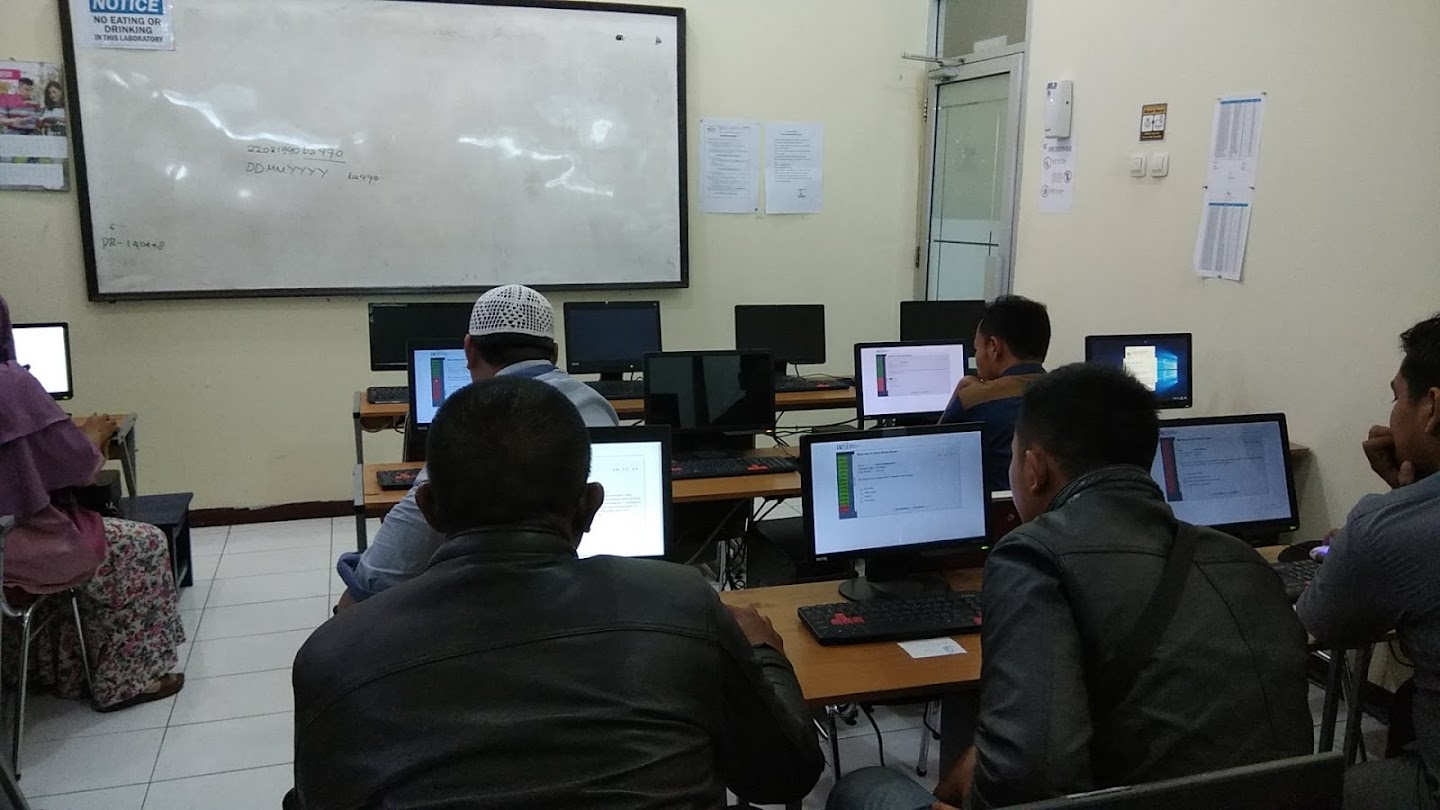 1. Institut Agama Islam Negeri Syekh Nurjati, 2. Universitas Muhammadiyah Cirebon, 3. Universitas Swadaya Gunung Jati, 4. Universitas 17 Agustus Cirebon, 5. Universitas Nahdlatul Ulama Cirebon, 6. Sekolah Tinggi Teknologi Cirebon, 7. Akademi Maritim Suaka Bahari Cirebon, 8. Politeknik LP3I Kampus Cirebon, 9. Sekolah Tinggi Manajemen Informatika dan Komputer IKMI, 10. Sekolah Tinggi Agama Islam Cirebon, 11. Akademi Kebidanan Graha Husada Cirebon, 12. Sekolah Tinggi Ilmu Kesehatan Mahardika Cirebon, 13. Sekolah Tinggi Ilmu Bahasa Asing Invada, 14. Institut Agama Islam Bunga Bangsa Cirebon, 15. Akademi Keperawatan Dharma Husada