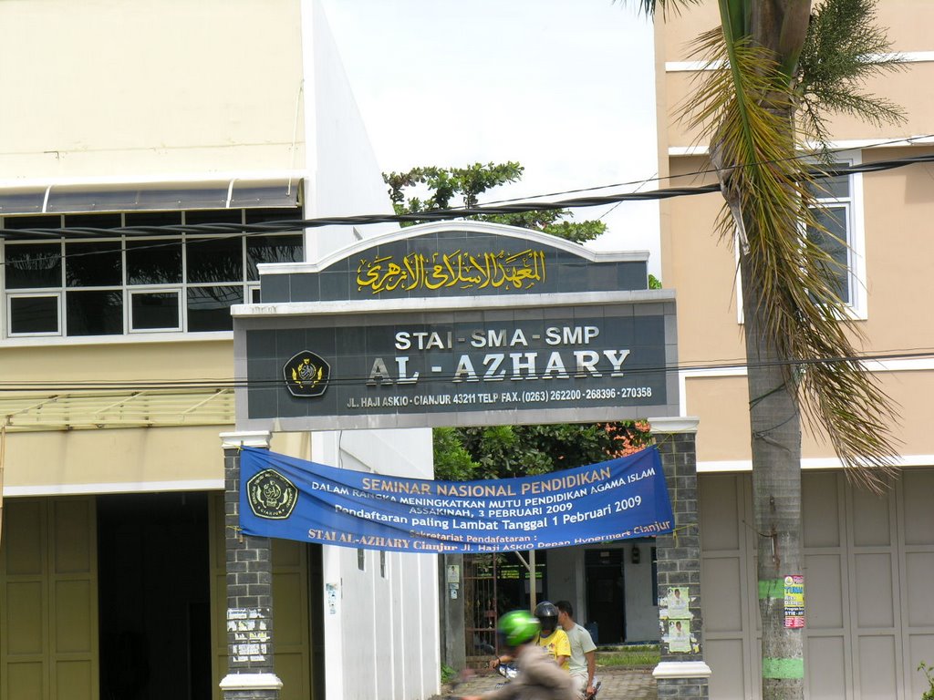 1. Universitas Suryakancana, 2. Universitas Putra Indonesia, 3. Akademi Kebidanan Cianjur, 4. Sekolah Tinggi Teologi Cipanas, 5. Sekolah Tinggi Agama Islam Al Azhary, 6. Sekolah Tinggi Agama Islam Al Ittihad, 7. STIT Al-Azami Cianjur, 8. STAI Imam Syafi’i, 9. Sekolah Tinggi Ilmu Syariah Nahdlatul Ulama Cianjur, 10. Sekolah Tinggi Ilmu Al Quran ZAD