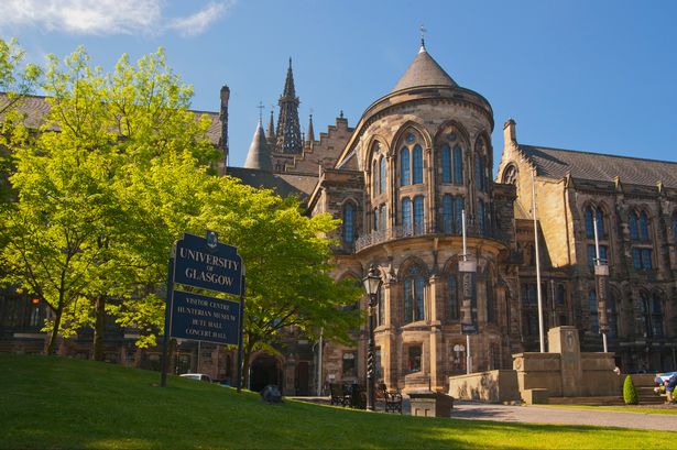 1. Universitas Oxford, 2. Universitas Cambridge, 3. Universitas Manchester, 4. The Open University, 5. Universitas Edinburgh, 6. Universitas Leeds, 7. Universitas Birmingham, 8. Universitas Liverpool, 9. Universitas Coventry, 10. Universitas Newcastle, 11. Universitas Nottingham, 12. Universitas Warwick, 13. Universitas Bristol, 14. Universitas Sheffield, 15. Universitas Glasgow