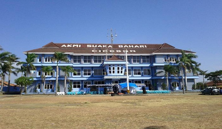 1. Institut Agama Islam Negeri Syekh Nurjati, 2. Universitas Muhammadiyah Cirebon, 3. Universitas Swadaya Gunung Jati, 4. Universitas 17 Agustus Cirebon, 5. Universitas Nahdlatul Ulama Cirebon, 6. Sekolah Tinggi Teknologi Cirebon, 7. Akademi Maritim Suaka Bahari Cirebon, 8. Politeknik LP3I Kampus Cirebon, 9. Sekolah Tinggi Manajemen Informatika dan Komputer IKMI, 10. Sekolah Tinggi Agama Islam Cirebon, 11. Akademi Kebidanan Graha Husada Cirebon, 12. Sekolah Tinggi Ilmu Kesehatan Mahardika Cirebon, 13. Sekolah Tinggi Ilmu Bahasa Asing Invada, 14. Institut Agama Islam Bunga Bangsa Cirebon, 15. Akademi Keperawatan Dharma Husada