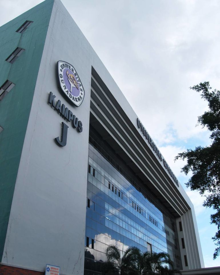 1. Universitas Nusa Mandiri, 2. Universitas Gunadarma Kampus J1, 3. Universitas Esa Unggul, 4. Universitas Islam 45 Bekasi, 5. LSPR Bekasi, 6. Sekolah Tinggi Ilmu Ekonomi Bisnis Internasional, 7. Universitas Krisnadwipayana, 8. Universitas Bhayangkara Jakarta Raya Kampus Bekasi, 9. Binus @Bekasi Bridging Campus, 10. Universitas Satya Negara Indonesia Kampus B, 11. Sekolah Tinggi Bahasa Asing JIA, 12. Sekolah Tinggi Ilmu Kesehatan Bani Saleh, 13. Perbanas Institute, 14. Universitas Islam As Syafiiyah, 15. AMIKOM Sultan Agung