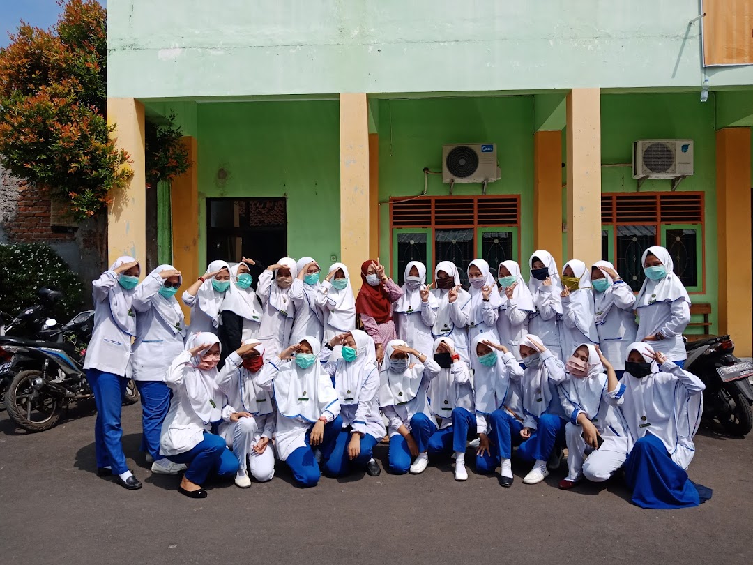 1. Institut Agama Islam Negeri Syekh Nurjati, 2. Universitas Muhammadiyah Cirebon, 3. Universitas Swadaya Gunung Jati, 4. Universitas 17 Agustus Cirebon, 5. Universitas Nahdlatul Ulama Cirebon, 6. Sekolah Tinggi Teknologi Cirebon, 7. Akademi Maritim Suaka Bahari Cirebon, 8. Politeknik LP3I Kampus Cirebon, 9. Sekolah Tinggi Manajemen Informatika dan Komputer IKMI, 10. Sekolah Tinggi Agama Islam Cirebon, 11. Akademi Kebidanan Graha Husada Cirebon, 12. Sekolah Tinggi Ilmu Kesehatan Mahardika Cirebon, 13. Sekolah Tinggi Ilmu Bahasa Asing Invada, 14. Institut Agama Islam Bunga Bangsa Cirebon, 15. Akademi Keperawatan Dharma Husada