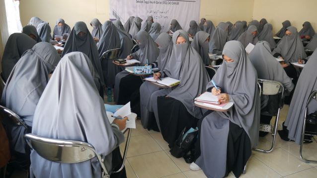 1. Universitas Suryakancana, 2. Universitas Putra Indonesia, 3. Akademi Kebidanan Cianjur, 4. Sekolah Tinggi Teologi Cipanas, 5. Sekolah Tinggi Agama Islam Al Azhary, 6. Sekolah Tinggi Agama Islam Al Ittihad, 7. STIT Al-Azami Cianjur, 8. STAI Imam Syafi’i, 9. Sekolah Tinggi Ilmu Syariah Nahdlatul Ulama Cianjur, 10. Sekolah Tinggi Ilmu Al Quran ZAD