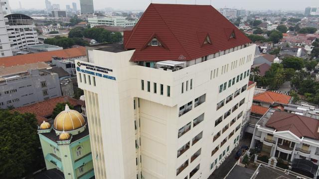 1. ESMOD Jakarta, 2. SAE Institute Indonesia, 3. Indonesia Banking School, 4. Sekolah Tinggi Ilmu Kesehatan Jayakarta PKP, 5. Institut Bisnis Nusantara, 6. Universitas Marsekal Dirgantara Suryadarma, 7. STIE International Golden Institute, 8. Universitas Al-Azhar Indonesia, 9. Universitas Nusa Mandiri, 10. STIE IPWIJA, 11. Politeknik STMI Jakarta, 12. Sekolah Tinggi Manajemen Resiko dan Asuransi, 13. Sekolah Tinggi Teknologi Sapta Taruna, 14. Akademi Pariwisata Indonesia, 15. Akademi Pariwisata Paramitha