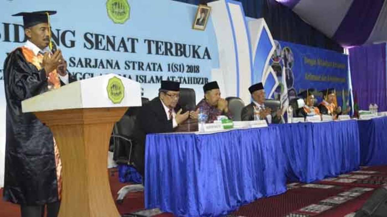 1. Universitas Darul Ulum, 2. Universitas Hasyim Asy’ari, 3. Universitas K. H. Abdul Wahab Hasbullah, 4. Sekolah Tinggi Agama Islam At-Tahdzib, 5. Sekolah Tinggi Keguruan dan Ilmu Pendidikan PGRI Jombang, 6. Sekolah Tinggi Ilmu Kesehatan Bahrul Ulum, 7. Sekolah Tinggi Ilmu Ekonomi PGRI Dewantara, 8. Sekolah Tinggi Ilmu Kesehatan Insan Cendekia Medika, 9. Sekolah Tinggi Ilmu Kesehatan Pemerintah Kabupaten Jombang, 10. Sekolah Tinggi Ilmu Kesehatan Husada