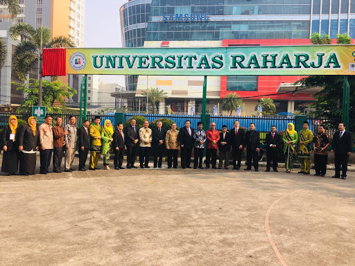 1. Universitas Pelita Harapan, 2. Universitas Multimedia Nusantara, 3. Universitas Prasetiya Mulya, 4. Universitas Bina Nusantara, 5. Matana University, 6. Universitas Bunda Mulia, 7. Swiss German University, 8. Universitas Bina Sarana Informatika, 9. Universitas Buddhi Dharma, 10. Universitas Nusa Mandiri, 11. Universitas Muhammadiyah Tangerang, 12. Universitas Pramita, 13. Universitas Islam Syekh Yusuf, 14. Sekolah Tinggi Ilmu Ekonomi Bisma Lepisi, 15. Universitas Raharja