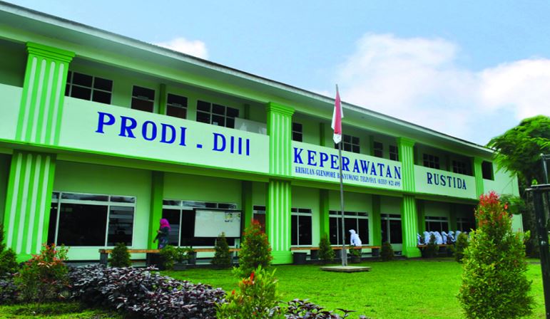 1. Politeknik Negeri Banyuwangi, 2. Universitas 17 Agustus 1945, 3. Universitas Bakti Indonesia, 4. Universitas PGRI Banyuwangi, 5. Sekolah Tinggi Ilmu Kesehatan, 6. Akademi Kelautan, 7. Universitas Airlangga, 8. Institut Agama Islam Blokagung, 9. Akademi Kesehatan Rustida, 10. Institut Agama Islam Ibrahimy
