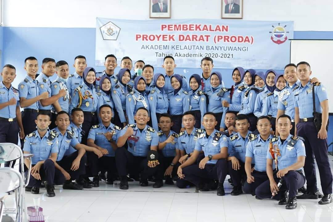 1. Politeknik Negeri Banyuwangi, 2. Universitas 17 Agustus 1945, 3. Universitas Bakti Indonesia, 4. Universitas PGRI Banyuwangi, 5. Sekolah Tinggi Ilmu Kesehatan, 6. Akademi Kelautan, 7. Universitas Airlangga, 8. Institut Agama Islam Blokagung, 9. Akademi Kesehatan Rustida, 10. Institut Agama Islam Ibrahimy