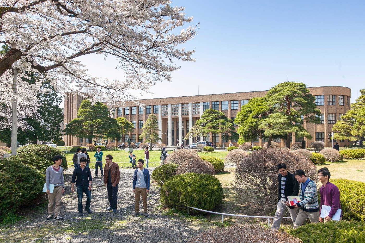 1. Universitas Tokyo, 2. Universitas Kyoto, 3. Institut Teknologi Tokyo, 4. Universitas Waseda, 5. Universitas Osaka, 6. Universitas Keio, 7. Universitas Tohoku, 8. Universitas Kyushu, 9. Universitas Hokkaido, 10. Universitas Kobe, 11. Universitas Sains Tokyo, 12. Tokyo Metropolitan University, 13. Universitas Kedokteran dan Gigi Tokyo, 14. Universitas Kanazawa, 15. Universitas Chiba