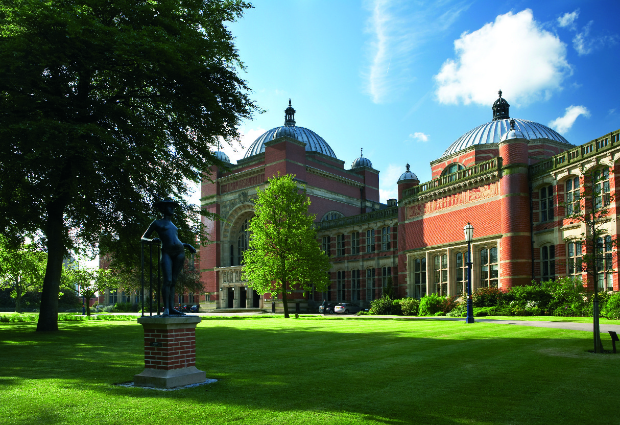 1. Universitas Oxford, 2. Universitas Cambridge, 3. Universitas Manchester, 4. The Open University, 5. Universitas Edinburgh, 6. Universitas Leeds, 7. Universitas Birmingham, 8. Universitas Liverpool, 9. Universitas Coventry, 10. Universitas Newcastle, 11. Universitas Nottingham, 12. Universitas Warwick, 13. Universitas Bristol, 14. Universitas Sheffield, 15. Universitas Glasgow