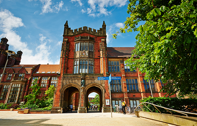 1. Universitas Oxford, 2. Universitas Cambridge, 3. Universitas Manchester, 4. The Open University, 5. Universitas Edinburgh, 6. Universitas Leeds, 7. Universitas Birmingham, 8. Universitas Liverpool, 9. Universitas Coventry, 10. Universitas Newcastle, 11. Universitas Nottingham, 12. Universitas Warwick, 13. Universitas Bristol, 14. Universitas Sheffield, 15. Universitas Glasgow