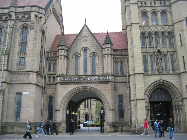 1. Universitas Oxford, 2. Universitas Cambridge, 3. Universitas Manchester, 4. The Open University, 5. Universitas Edinburgh, 6. Universitas Leeds, 7. Universitas Birmingham, 8. Universitas Liverpool, 9. Universitas Coventry, 10. Universitas Newcastle, 11. Universitas Nottingham, 12. Universitas Warwick, 13. Universitas Bristol, 14. Universitas Sheffield, 15. Universitas Glasgow