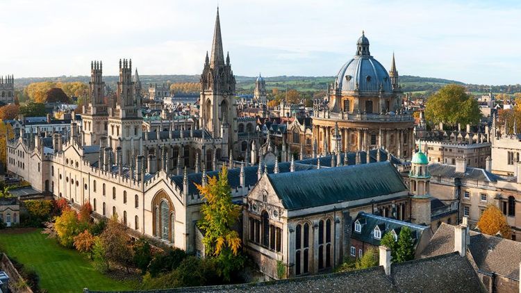 1. Universitas Oxford, 2. Universitas Cambridge, 3. Universitas Manchester, 4. The Open University, 5. Universitas Edinburgh, 6. Universitas Leeds, 7. Universitas Birmingham, 8. Universitas Liverpool, 9. Universitas Coventry, 10. Universitas Newcastle, 11. Universitas Nottingham, 12. Universitas Warwick, 13. Universitas Bristol, 14. Universitas Sheffield, 15. Universitas Glasgow