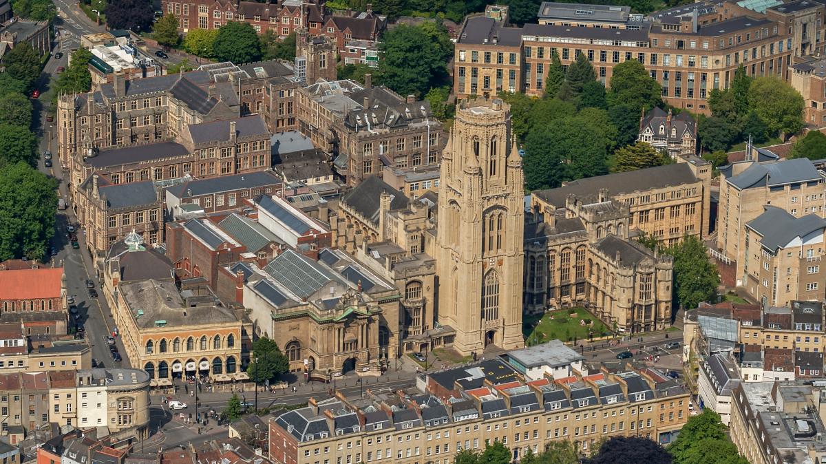 1. Universitas Oxford, 2. Universitas Cambridge, 3. Universitas Manchester, 4. The Open University, 5. Universitas Edinburgh, 6. Universitas Leeds, 7. Universitas Birmingham, 8. Universitas Liverpool, 9. Universitas Coventry, 10. Universitas Newcastle, 11. Universitas Nottingham, 12. Universitas Warwick, 13. Universitas Bristol, 14. Universitas Sheffield, 15. Universitas Glasgow