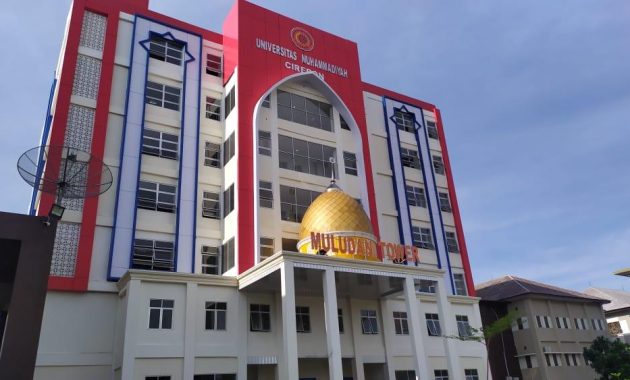 1. Institut Agama Islam Negeri Syekh Nurjati, 2. Universitas Muhammadiyah Cirebon, 3. Universitas Swadaya Gunung Jati, 4. Universitas 17 Agustus Cirebon, 5. Universitas Nahdlatul Ulama Cirebon, 6. Sekolah Tinggi Teknologi Cirebon, 7. Akademi Maritim Suaka Bahari Cirebon, 8. Politeknik LP3I Kampus Cirebon, 9. Sekolah Tinggi Manajemen Informatika dan Komputer IKMI, 10. Sekolah Tinggi Agama Islam Cirebon, 11. Akademi Kebidanan Graha Husada Cirebon, 12. Sekolah Tinggi Ilmu Kesehatan Mahardika Cirebon, 13. Sekolah Tinggi Ilmu Bahasa Asing Invada, 14. Institut Agama Islam Bunga Bangsa Cirebon, 15. Akademi Keperawatan Dharma Husada