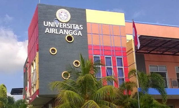 1. Politeknik Negeri Banyuwangi, 2. Universitas 17 Agustus 1945, 3. Universitas Bakti Indonesia, 4. Universitas PGRI Banyuwangi, 5. Sekolah Tinggi Ilmu Kesehatan, 6. Akademi Kelautan, 7. Universitas Airlangga, 8. Institut Agama Islam Blokagung, 9. Akademi Kesehatan Rustida, 10. Institut Agama Islam Ibrahimy