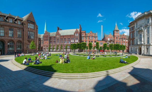 1. Universitas Oxford, 2. Universitas Cambridge, 3. Universitas Manchester, 4. The Open University, 5. Universitas Edinburgh, 6. Universitas Leeds, 7. Universitas Birmingham, 8. Universitas Liverpool, 9. Universitas Coventry, 10. Universitas Newcastle, 11. Universitas Nottingham, 12. Universitas Warwick, 13. Universitas Bristol, 14. Universitas Sheffield, 15. Universitas Glasgow