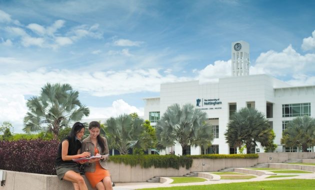 1. Universitas Malaya, 2. Universitas Putra Malaysia, 3. Universitas Kebangsaan Malaysia, 4. Taylor’s University, 5. Universitas Monash Malaysia, 6. Universitas Nottingham Malaysia, 7. Universitas Sunway, 8. Asia Pacific University of Technology & Innovation Malaysia, 9. Universitas Teknologi Malaysia, 10. UCSI Malaysia, 11. Multimedia University – MMU Cyberjaya, 12. International Medical University, 13. Universitas Sains Malaysia, 14. Universitas Utara Malaysia, 15. Universitas Manajemen dan Sains