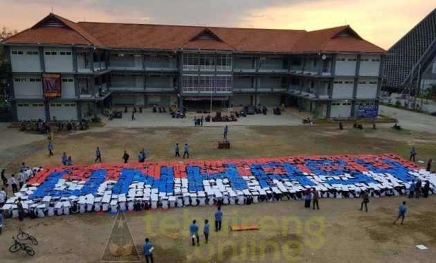 1. Universitas Darul Ulum, 2. Universitas Hasyim Asy’ari, 3. Universitas K. H. Abdul Wahab Hasbullah, 4. Sekolah Tinggi Agama Islam At-Tahdzib, 5. Sekolah Tinggi Keguruan dan Ilmu Pendidikan PGRI Jombang, 6. Sekolah Tinggi Ilmu Kesehatan Bahrul Ulum, 7. Sekolah Tinggi Ilmu Ekonomi PGRI Dewantara, 8. Sekolah Tinggi Ilmu Kesehatan Insan Cendekia Medika, 9. Sekolah Tinggi Ilmu Kesehatan Pemerintah Kabupaten Jombang, 10. Sekolah Tinggi Ilmu Kesehatan Husada