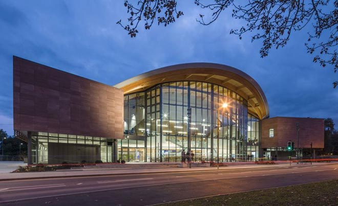 1. Universitas Oxford, 2. Universitas Cambridge, 3. Universitas Manchester, 4. The Open University, 5. Universitas Edinburgh, 6. Universitas Leeds, 7. Universitas Birmingham, 8. Universitas Liverpool, 9. Universitas Coventry, 10. Universitas Newcastle, 11. Universitas Nottingham, 12. Universitas Warwick, 13. Universitas Bristol, 14. Universitas Sheffield, 15. Universitas Glasgow