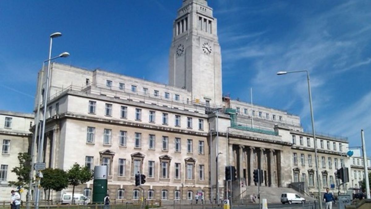 1. Universitas Oxford, 2. Universitas Cambridge, 3. Universitas Manchester, 4. The Open University, 5. Universitas Edinburgh, 6. Universitas Leeds, 7. Universitas Birmingham, 8. Universitas Liverpool, 9. Universitas Coventry, 10. Universitas Newcastle, 11. Universitas Nottingham, 12. Universitas Warwick, 13. Universitas Bristol, 14. Universitas Sheffield, 15. Universitas Glasgow