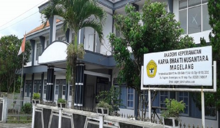 1. Politeknik Pembangunan Pertanian Magelang, 2. Universitas Muhammadiyah Magelang, 3. Universitas Tidar, 4. Akademi Militer Magelang, 5. Akademi Teknik Tirta Wiyata, 6. Akademi Keperawatan Karya Bhakti Nusantara, 7. Politeknik Muhammadiyah Magelang, 8. Sekolah Tinggi Teologi Magelang, 9. Sekolah Tinggi Agama Islam Syubbanul Wathon, 10. Sekolah Tinggi Manajemen Informatika dan Komputer Bina Patria