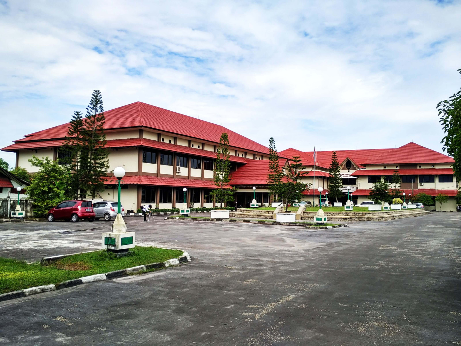 1. Universitas Palangka Raya, 2. Universitas Muhammadiyah Palangkaraya, 3. Universitas Antakusuma, 4. Universitas Darwan Ali, 5. Universitas PGRI Palangka Raya, 6. Universitas Kristen Palangkaraya, 7. Institut Agama Islam Negeri Palangka Raya, 8. Politeknik Kemenkes Palangka Raya, 9. Sekolah Tinggi Manajemen Informatika dan Komputer Palangka Raya, 10. Akademi Kebidanan Betang Asi Raya