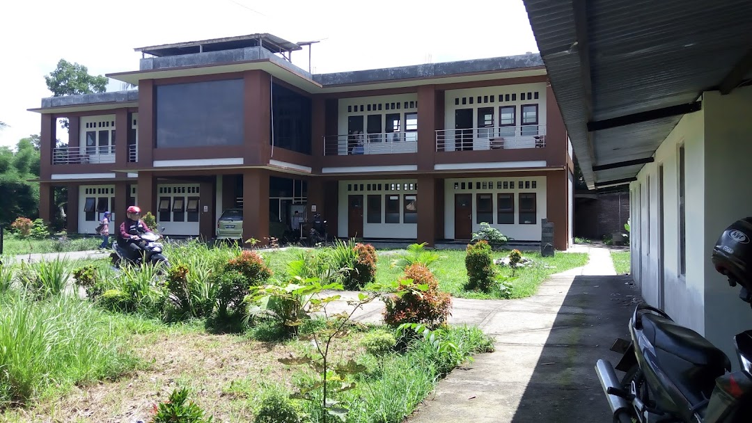 1. Politeknik Pembangunan Pertanian Magelang, 2. Universitas Muhammadiyah Magelang, 3. Universitas Tidar, 4. Akademi Militer Magelang, 5. Akademi Teknik Tirta Wiyata, 6. Akademi Keperawatan Karya Bhakti Nusantara, 7. Politeknik Muhammadiyah Magelang, 8. Sekolah Tinggi Teologi Magelang, 9. Sekolah Tinggi Agama Islam Syubbanul Wathon, 10. Sekolah Tinggi Manajemen Informatika dan Komputer Bina Patria
