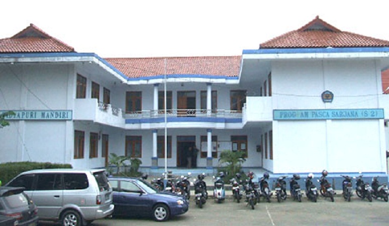 1. Universitas Muhammadiyah Sukabumi, 2. Universitas Nusa Putra, 3. Universitas Bina Sarana Informatika Kampus Sukabumi, 4. Sekolah Tinggi Ilmu Ekonomi PGRI Sukabumi, 5. Politeknik Sukabumi, 6. Sekolah Tinggi Hukum Pasundan, 7. Institut Manajemen Wiyata Indonesia, 8. Institut Madani Nusantara, 9. Sekolah Tinggi Ilmu Sosial dan Ilmu Politik Widyapuri Mandiri, 10. STKIP Bina Mutiara