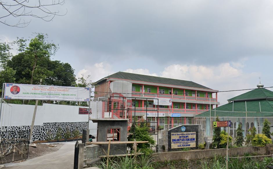 1. Universitas Muhammadiyah Sukabumi, 2. Universitas Nusa Putra, 3. Universitas Bina Sarana Informatika Kampus Sukabumi, 4. Sekolah Tinggi Ilmu Ekonomi PGRI Sukabumi, 5. Politeknik Sukabumi, 6. Sekolah Tinggi Hukum Pasundan, 7. Institut Manajemen Wiyata Indonesia, 8. Institut Madani Nusantara, 9. Sekolah Tinggi Ilmu Sosial dan Ilmu Politik Widyapuri Mandiri, 10. STKIP Bina Mutiara