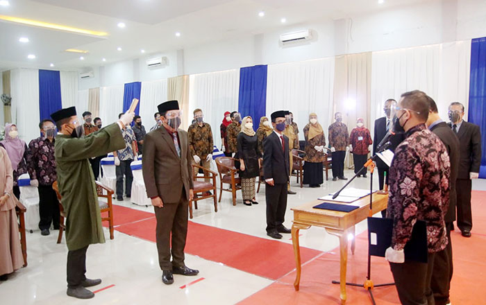 1. Universitas Muhammadiyah Sukabumi, 2. Universitas Nusa Putra, 3. Universitas Bina Sarana Informatika Kampus Sukabumi, 4. Sekolah Tinggi Ilmu Ekonomi PGRI Sukabumi, 5. Politeknik Sukabumi, 6. Sekolah Tinggi Hukum Pasundan, 7. Institut Manajemen Wiyata Indonesia, 8. Institut Madani Nusantara, 9. Sekolah Tinggi Ilmu Sosial dan Ilmu Politik Widyapuri Mandiri, 10. STKIP Bina Mutiara