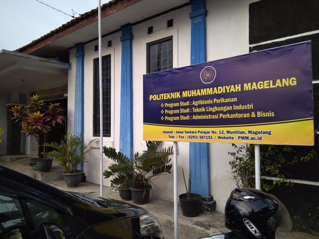 1. Politeknik Pembangunan Pertanian Magelang, 2. Universitas Muhammadiyah Magelang, 3. Universitas Tidar, 4. Akademi Militer Magelang, 5. Akademi Teknik Tirta Wiyata, 6. Akademi Keperawatan Karya Bhakti Nusantara, 7. Politeknik Muhammadiyah Magelang, 8. Sekolah Tinggi Teologi Magelang, 9. Sekolah Tinggi Agama Islam Syubbanul Wathon, 10. Sekolah Tinggi Manajemen Informatika dan Komputer Bina Patria