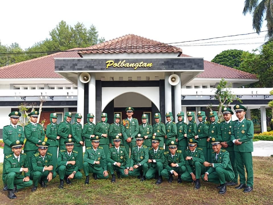 1. Politeknik Pembangunan Pertanian Magelang, 2. Universitas Muhammadiyah Magelang, 3. Universitas Tidar, 4. Akademi Militer Magelang, 5. Akademi Teknik Tirta Wiyata, 6. Akademi Keperawatan Karya Bhakti Nusantara, 7. Politeknik Muhammadiyah Magelang, 8. Sekolah Tinggi Teologi Magelang, 9. Sekolah Tinggi Agama Islam Syubbanul Wathon, 10. Sekolah Tinggi Manajemen Informatika dan Komputer Bina Patria