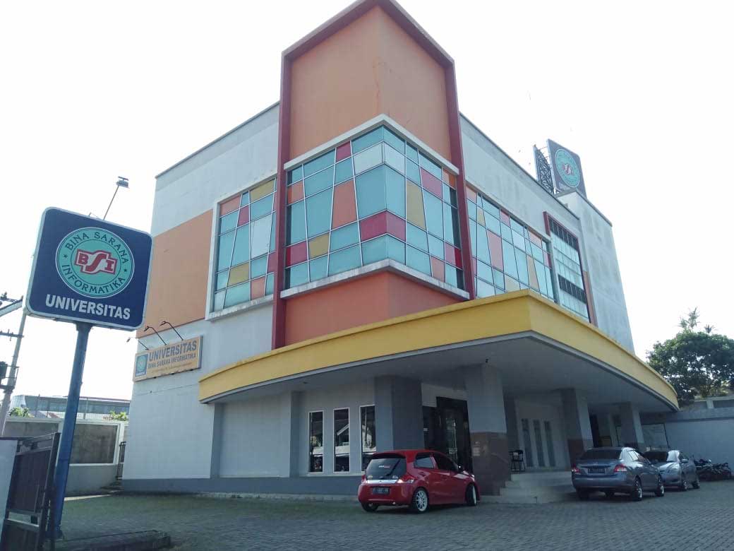 1. Universitas Muhammadiyah Sukabumi, 2. Universitas Nusa Putra, 3. Universitas Bina Sarana Informatika Kampus Sukabumi, 4. Sekolah Tinggi Ilmu Ekonomi PGRI Sukabumi, 5. Politeknik Sukabumi, 6. Sekolah Tinggi Hukum Pasundan, 7. Institut Manajemen Wiyata Indonesia, 8. Institut Madani Nusantara, 9. Sekolah Tinggi Ilmu Sosial dan Ilmu Politik Widyapuri Mandiri, 10. STKIP Bina Mutiara
