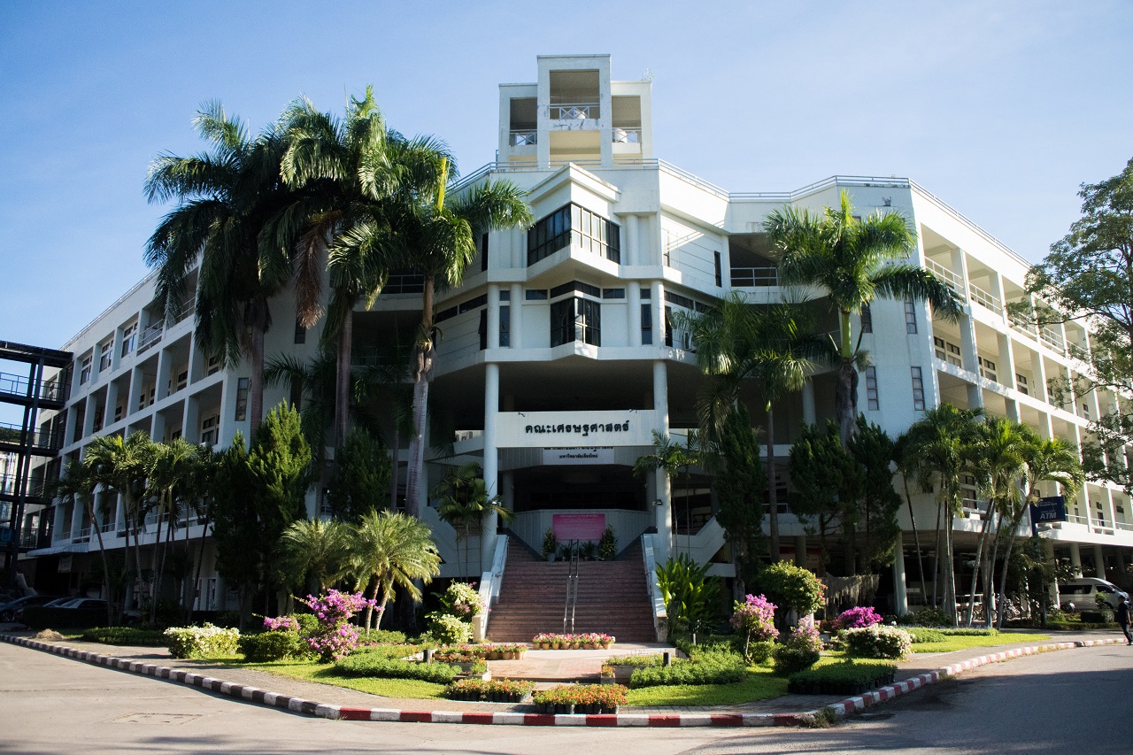 1. Universitas Chulalongkorn, 2. Mahidol University, 3. Chiang Mai University, 4. Thammasat University, 5. King Mongkut’s University of Technology Thonburi, 6. Bangkok University, 7. Prince of Songkla University, 8. University of the Thai Chamber of Commerce, 9. Mae Fah Luang University, 10. Burapha University
