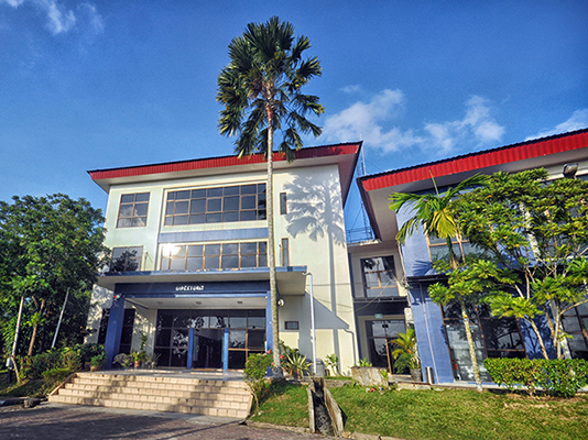 1. Institut Teknologi Kalimantan, 2. Politeknik Negeri Balikpapan, 3. Universitas Balikpapan, 4. Universitas Tridharma, 5. Universitas Mulia, 6. Sekolah Tinggi Ilmu Ekonomi Madani, 7. Sekolah Tinggi Teknologi Migas, 8. Sekolah Tinggi Ilmu Ekonomi Balikpapan, 9. Sekolah Tinggi Ilmu Syariah Hidayatullah Balikpapan, 10. Sekolah Tinggi Ilmu Tarbiyah Balikpapan
