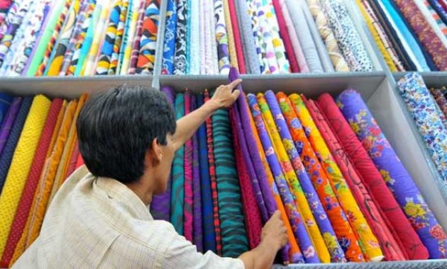 1. Toko Flores, 2. Toko Kain Kaos Gading, 3. Warna Ullasa, 4. Safira Busana &amp; Kain Kiloan, 5. Toko Kain Sandang, 6. UD. Cahaya Abadi, 7. Hadi Kain, 8. Mojopahit Textile, 9. Heny Textile, 10. Toko Ardian Jaya