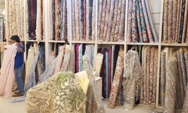 1. Makmur Djaya, 2. Laris Manis Textile, 3. Toko Textile Daerah, 4. Jodo Tekstil, 5. Toko Kain Fathi Collection, 6. Toko Bahan Dunia Baru, 7. Mac Mohan Textile, 8. Toko Batik HP, 9. Batik Benang Raja, 10. Toko Lim