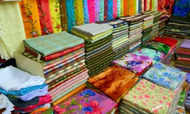 1. Toko Kain Surya Abaditex, 2. Toko Kain Berkah, 3. Toko Kain &amp; Kaos Gondewa Productions, 4. Sumber Prawira Rezeki (SPR) Textile, 5. Shidiq Textile, 6. JS Textile, 7. Pd Barokah Euma, 8. Akbar Jaya Mandiri, 9. Area Textile Darussalam (ADT), 10. Mars Textile