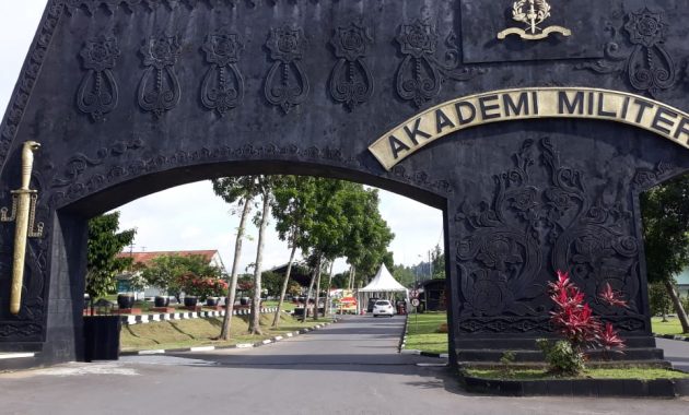 1. Politeknik Pembangunan Pertanian Magelang, 2. Universitas Muhammadiyah Magelang, 3. Universitas Tidar, 4. Akademi Militer Magelang, 5. Akademi Teknik Tirta Wiyata, 6. Akademi Keperawatan Karya Bhakti Nusantara, 7. Politeknik Muhammadiyah Magelang, 8. Sekolah Tinggi Teologi Magelang, 9. Sekolah Tinggi Agama Islam Syubbanul Wathon, 10. Sekolah Tinggi Manajemen Informatika dan Komputer Bina Patria