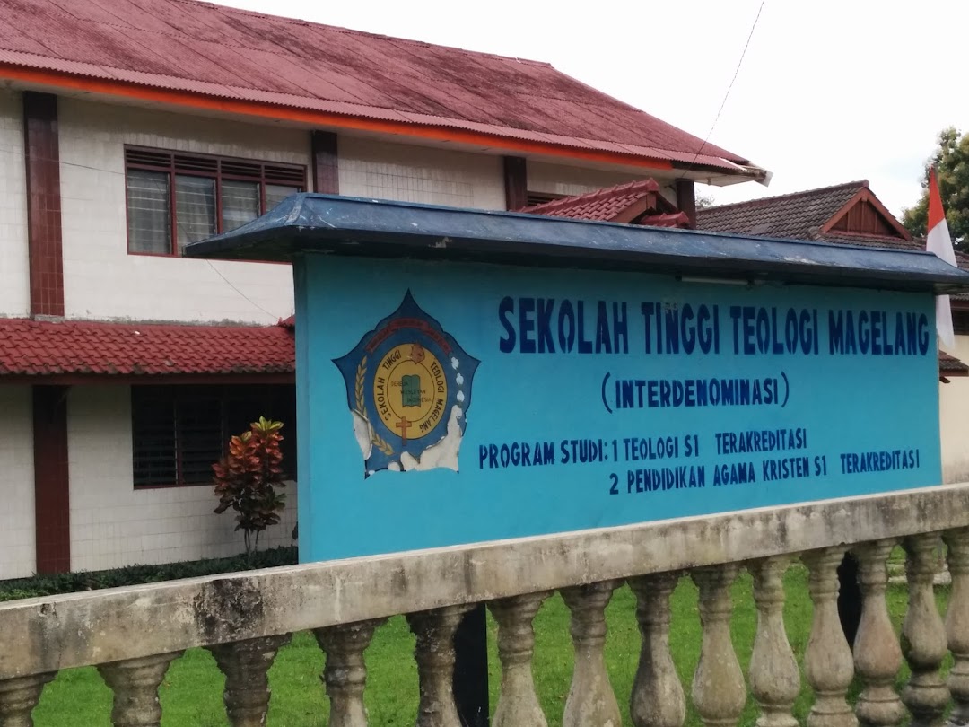 1. Politeknik Pembangunan Pertanian Magelang, 2. Universitas Muhammadiyah Magelang, 3. Universitas Tidar, 4. Akademi Militer Magelang, 5. Akademi Teknik Tirta Wiyata, 6. Akademi Keperawatan Karya Bhakti Nusantara, 7. Politeknik Muhammadiyah Magelang, 8. Sekolah Tinggi Teologi Magelang, 9. Sekolah Tinggi Agama Islam Syubbanul Wathon, 10. Sekolah Tinggi Manajemen Informatika dan Komputer Bina Patria