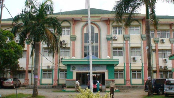 1. Universitas Sultan Ageng Tirtayasa, 2. Universitas Serang Raya, 3. Universitas Banten Jaya, 4. Universitas Islam Negeri Sultan Maulana Hasanuddin, 5. Institut Agama Islam Banten, 6. Sekolah Tinggi Ilmu Ekonomi Banten, 7. Universitas Primagraha, 8. Universitas Bina Bangsa, 9. Universitas Teknologi Nusantara, 10. Sekolah Tinggi Keguruan dan Ilmu Pendidikan Situs Banten