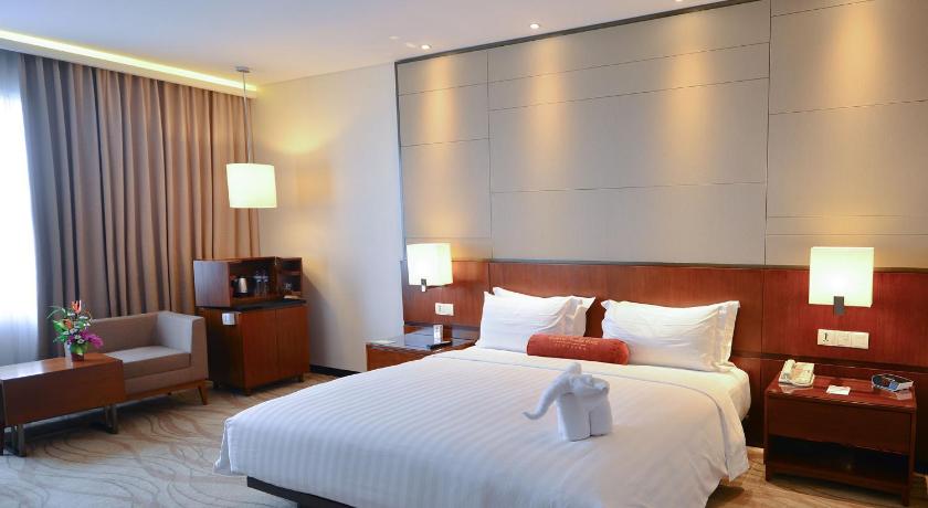 1. Hotel Ciputra, 2. Gumaya Tower, 3. Hotel Grand Edge, 4. Novotel, 5. Aston Inn, 6. Oak Tree Emerald, 7. Quest Hotel, 8. Tentrem, 9. Harris Sentraland, 10. Hotel Patra