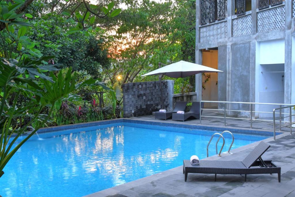 1. Hotel Ciputra, 2. Gumaya Tower, 3. Hotel Grand Edge, 4. Novotel, 5. Aston Inn, 6. Oak Tree Emerald, 7. Quest Hotel, 8. Tentrem, 9. Harris Sentraland, 10. Hotel Patra