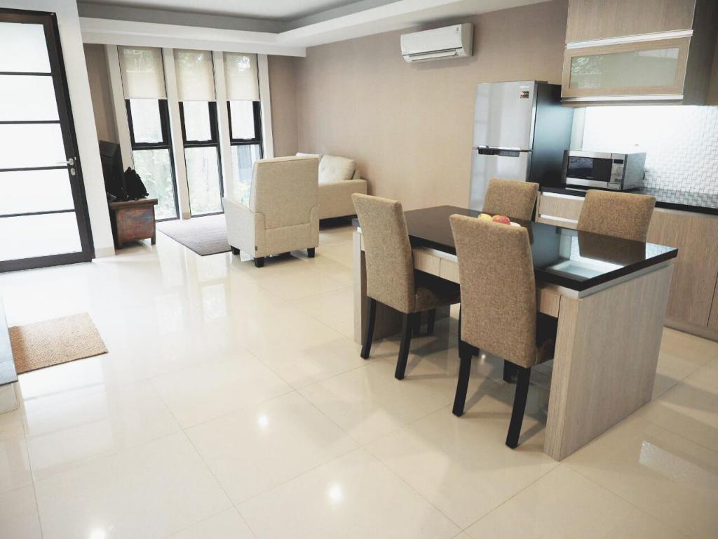 1. Azila Villa, 2. Rumatata Villa, 3. Villa Srimaganti, 4. Green City Villa, 5. H Island Resort, 6. Bali Maisonette, 7. Villavi The Venue, 8. Urban Villa, 9. Coastal Townhouse by Marina Ancol, 10. Kemang Utara Creative Villas