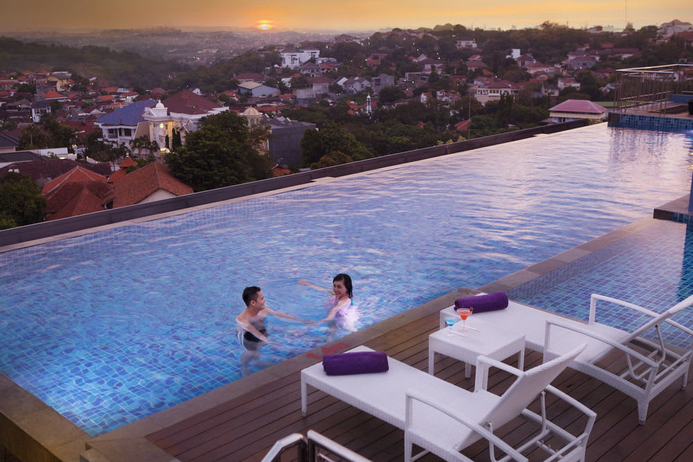 1. Hotel Ciputra, 2. Gumaya Tower, 3. Hotel Grand Edge, 4. Novotel, 5. Aston Inn, 6. Oak Tree Emerald, 7. Quest Hotel, 8. Tentrem, 9. Harris Sentraland, 10. Hotel Patra