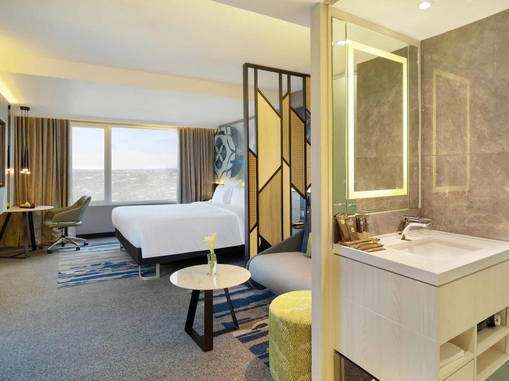 1. Tentrem Jogja, 2. Yogyakarta Marriott, 3. Sheraton Mustika, 4. Novotel Suites, 5. Grand Mercure, 6. Hyatt Regency, 7. Royal Malioboro by Aston, 8. The Alana Malioboro, 9. Swiss-Belboutique, 10. The Manohara