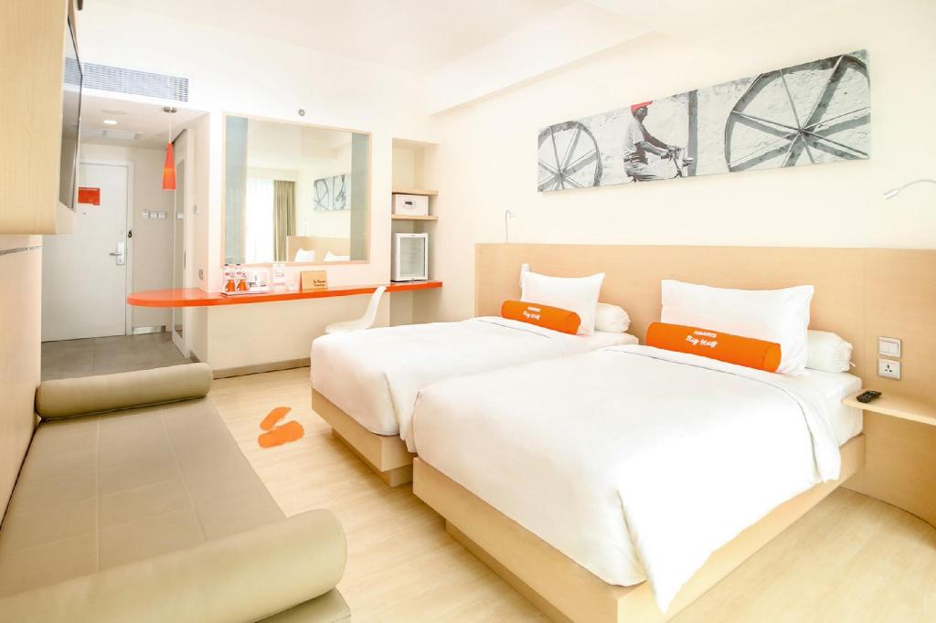 1. Hotel Ciputra, 2. Gumaya Tower, 3. Hotel Grand Edge, 4. Novotel, 5. Aston Inn, 6. Oak Tree Emerald, 7. Quest Hotel, 8. Tentrem, 9. Harris Sentraland, 10. Hotel Patra