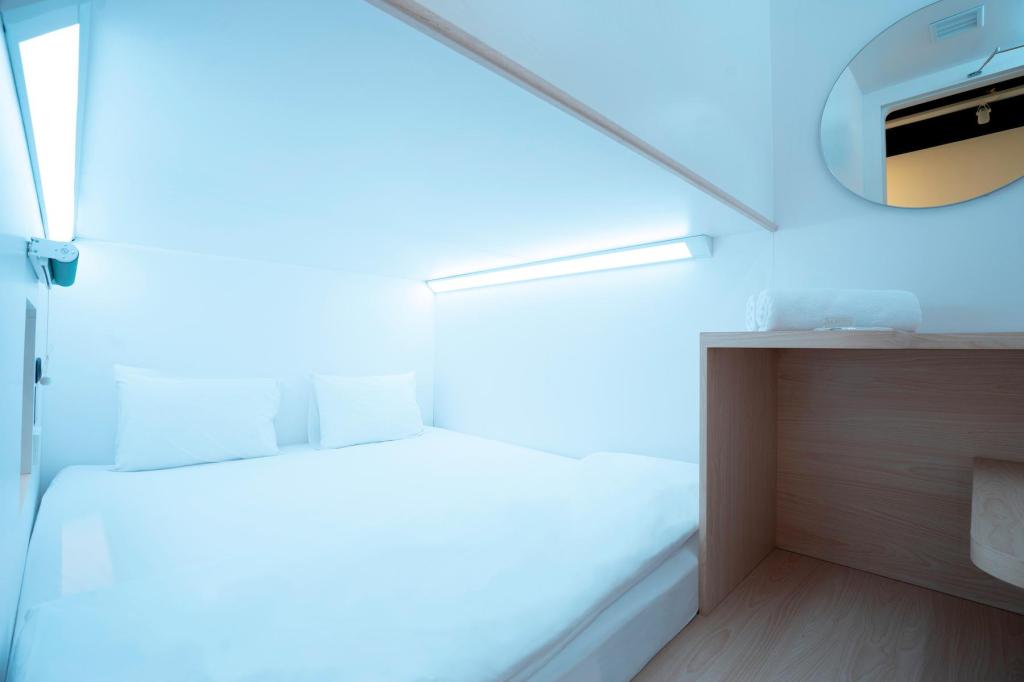 1. Bobobox Kebayoran, 2. Bobobox Pods Tanah Abang, 3. Shakti Capsule Hotel, 4. Whiz Capsule, 5. Bobobox Pods Pancoran, 6. Bobobox Juanda, 7. KINI Luxury Capsule, 8. JakPod Capsule Hotel, 9. INAP at Capsule, 10. Bobobox Kota Tua